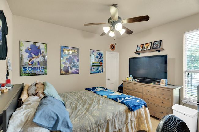 Bedroom with ceiling fan | Image 14
