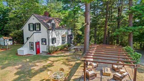 11 Liberty St, Middleton, MA, 01949-1806 | Card Image
