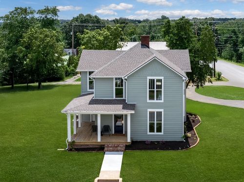 414 W College St, Dickson, TN, 37055-1783 | Card Image