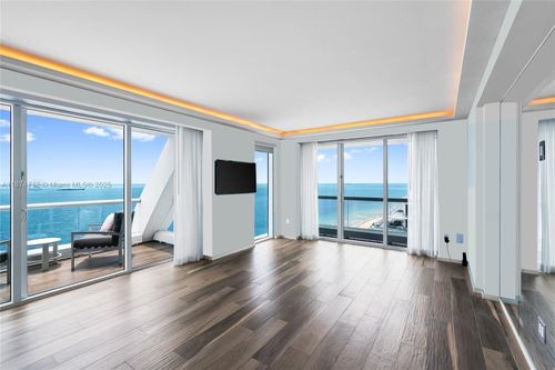 r2212-551 N Fort Lauderdale Beach Blvd, Fort Lauderdale, FL, 33304-4126 | Card Image
