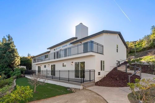 7875 Bellakaren Pl, La Jolla, CA, 92037-3511 | Card Image