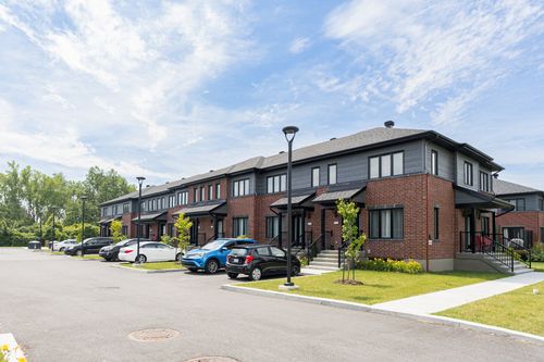 102-462 Rue Valois, Vaudreuil Dorion, QC, J7V2C8 | Card Image