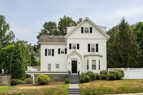 140 Mount Vernon St, Newton, MA, 02465-2557 | Card Image