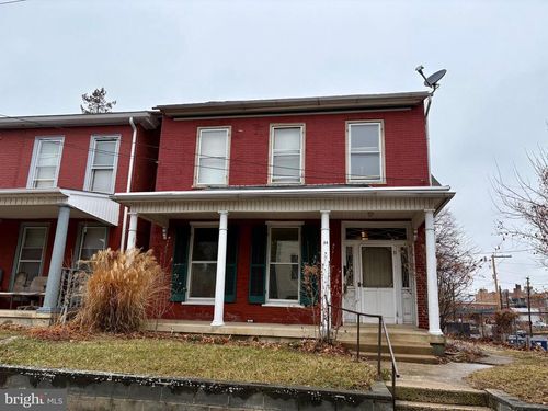 28 S Church St, WAYNESBORO, PA, 17268-1562 | Card Image