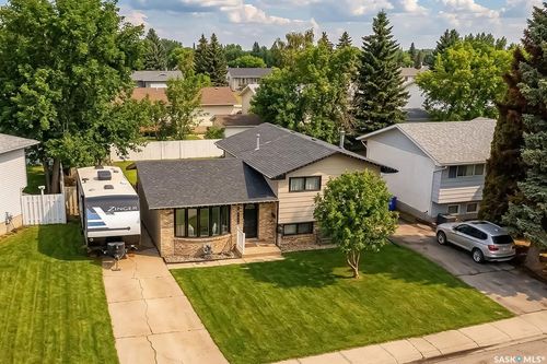 1365 Prince Cres, Moose Jaw, SK, S6H6E6 | Card Image