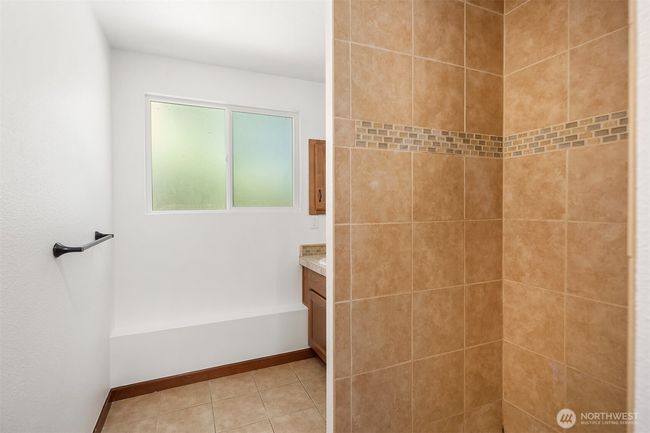 21310 Se 412 Th Pl, House other with 4 bedrooms, 2 bathrooms and 1 parking in Enumclaw WA | Image 21
