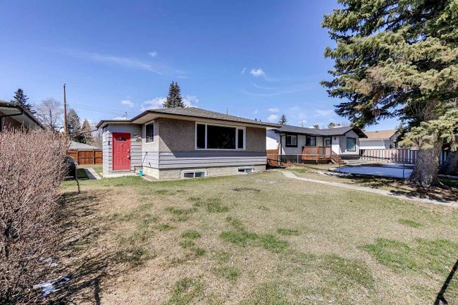 2405 Pinewood Drive Se, Home with 5 bedrooms, 2 bathrooms and 3 parking in Calgary AB | Image 2