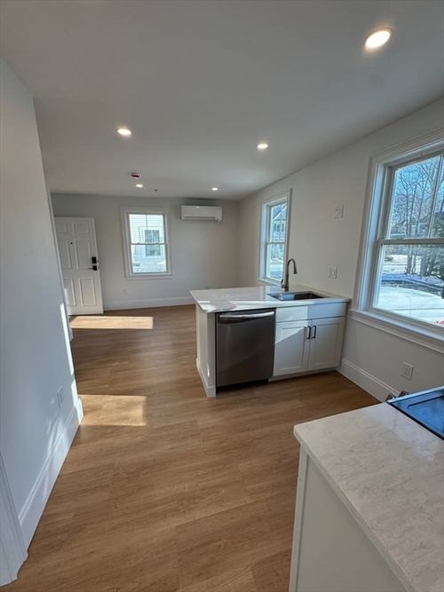 202-41 Elm Street, Andover, MA, 01810 | Card Image