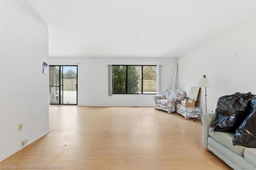 20207 Evergreen Meadows Rd, Southfield, MI, 48076-4224 | Card Image