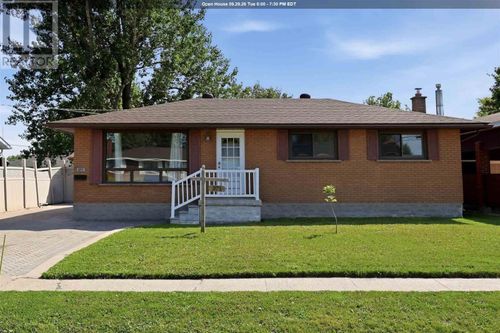 371 Doncaster Rd, Sault Ste. Marie, ON, P6C2V1 | Card Image