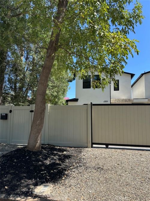 5904 Donna Ave, Tarzana, CA, 91356-1219 | Card Image