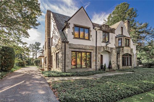 18420 Shelburne Rd, Shaker Heights, OH, 44118-4911 | Card Image