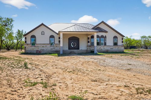 510 High Mdw, Lytle, TX, 78052-3641 | Card Image