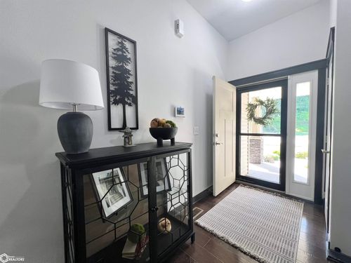 921 W 22nd St S, Newton, IA, 50208-9094 | Card Image