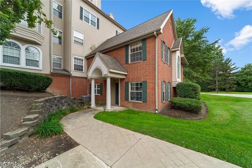 180 Fox Hollow Dr, Mayfield Heights, OH, 44124-6125 | Card Image