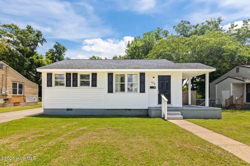 426 Nelson Dr, Jacksonville, NC, 28540-6106 | Card Image