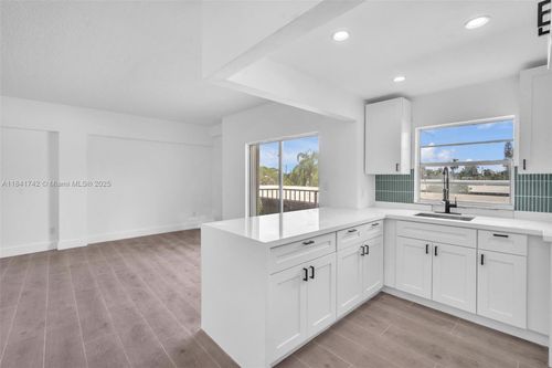 apt-304-1960 Marseille Dr, Miami Beach, FL, 33141-3454 | Card Image