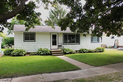 511 Brasher St, Nashua, IA, 50658-9668 | Card Image