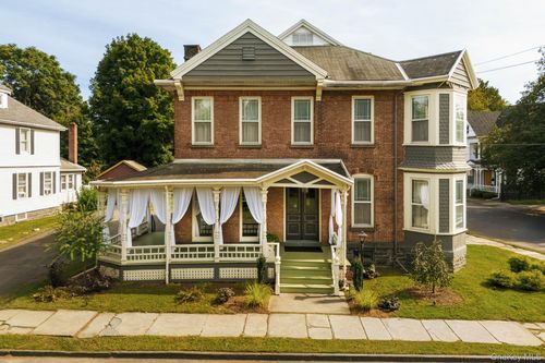 38 Maiden Ln, Kingston, NY, 12401-5025 | Card Image