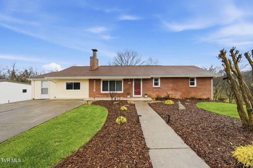 121 Chateaugay Rd, Kingsport, TN, 37660-2210 | Card Image