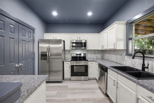 38 Deer Ridge Rd, Wimberley, TX, 78676-2206 | Card Image