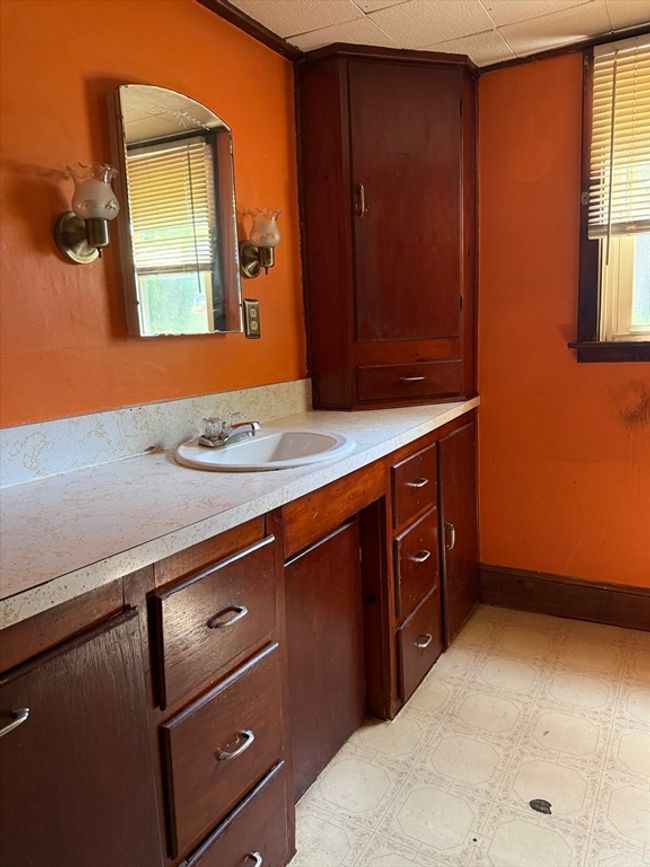 143 S Main St, House other with 2 bedrooms, 1 bathrooms and 4 parking in Acushnet MA | Image 18