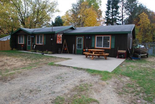 9088 Sunshine Ct, Saint Helen, MI, 48656-9766 | Card Image