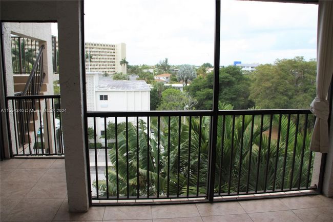 APT-503 - 520 Orton Ave, Condo with 2 bedrooms, 2 bathrooms and null parking in Fort Lauderdale FL | Image 7