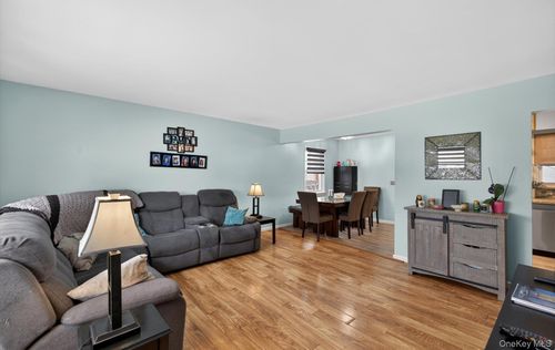 525 Keller Ave, Elmont, NY, 11003-3734 | Card Image