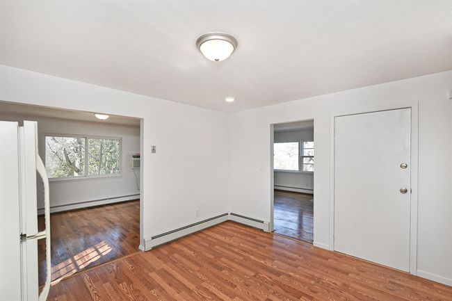 APT-1 - 8 Harbor Hill Rd, Home with 3 bedrooms, 2 bathrooms and null parking in Glen Cove NY | Image 8