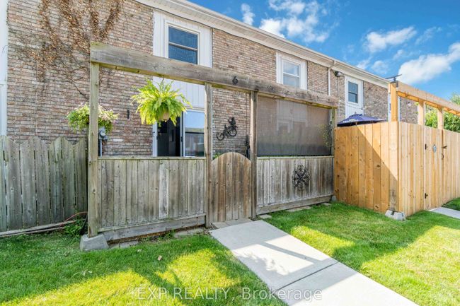 6 - 847 Ross Ave, Condo with 2 bedrooms, 2 bathrooms and 1 parking in Sarnia ON | Image 35