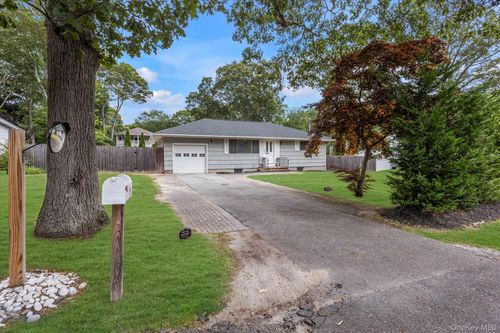 1295 Sigsbee Rd, Mattituck, NY, 11952-3321 | Card Image