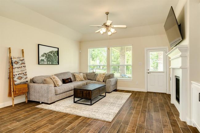 203 Bentwater Ln, House other with 4 bedrooms, 2 bathrooms and 2 parking in Clute TX | Image 16