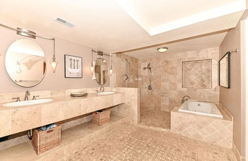 n-1904 N Farwell Avenue, Milwaukee, WI, 53202 | Card Image