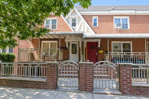 3062 49th Street, New York, NY, 11103 | Card Image