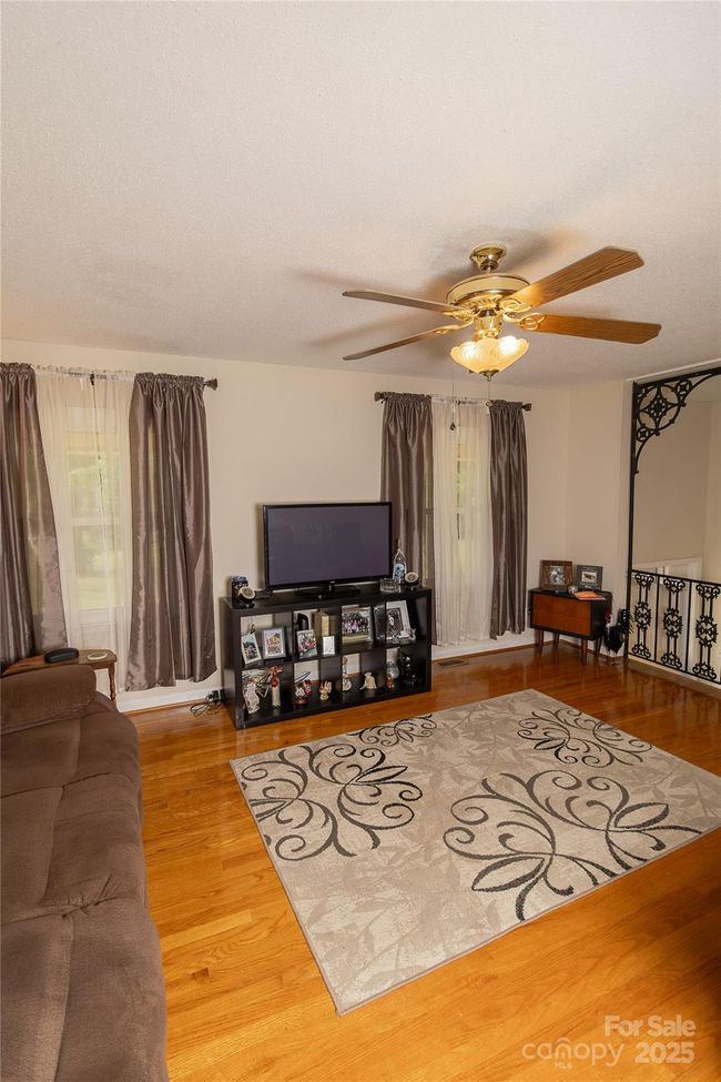 1352 W Cherokee St, House other with 3 bedrooms, 3 bathrooms and null parking in Blacksburg SC | Image 5