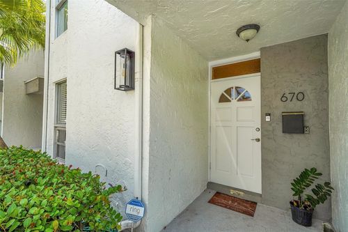 670 Kensington Pl, Wilton Manors, FL, 33305-3913 | Card Image