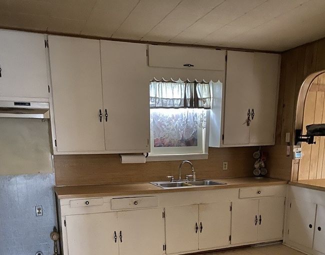 1801 E Highway 285, House other with 3 bedrooms, 1 bathrooms and 4 parking in Falfurrias TX | Image 8
