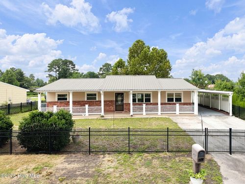 403 Dale Dr, Jacksonville, NC, 28540-6943 | Card Image