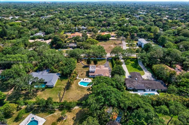6835 Sw 112 Th St, House other with 4 bedrooms, 3 bathrooms and null parking in Pinecrest FL | Image 10