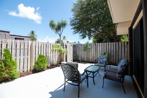 351 Lake Arbor Dr, Palm Springs, FL, 33461-2155 | Card Image