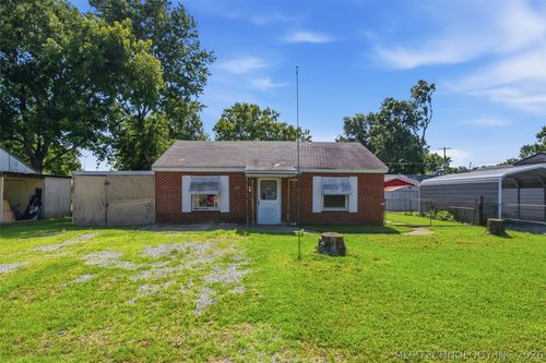 403 N Sawyer St, Pryor, OK, 74361-2811 | Card Image