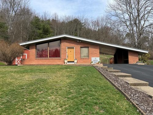 138 Lawnview Dr, New Cumberland, WV, 26047-3173 | Card Image