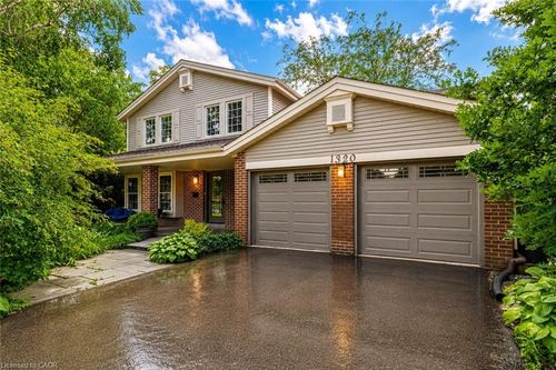 1320 Monmouth Dr, Burlington, ON, L7P3J6 | Card Image