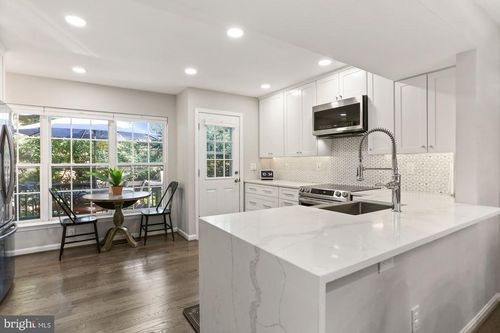 8078 Sebon Dr, VIENNA, VA, 22180-7471 | Card Image