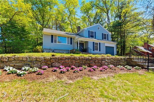 10 Lofty Heights Rd, Westerly, RI, 02891-2614 | Card Image
