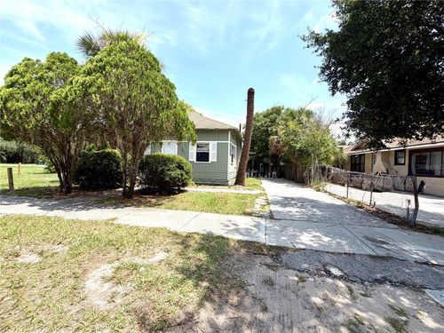 209 Avenue C Ne, WINTER HAVEN, FL, 33881-4557 | Card Image