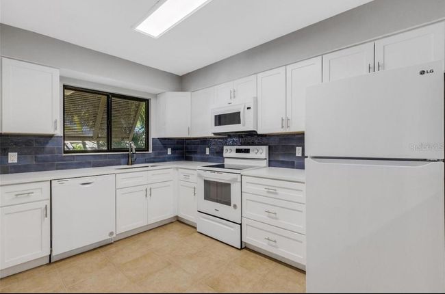 98 - 5138 Willow Links, Condo with 2 bedrooms, 2 bathrooms and null parking in SARASOTA FL | Image 11