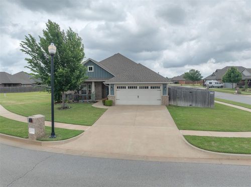 18500 Summer Grove Ave, Edmond, OK, 73012-7165 | Card Image