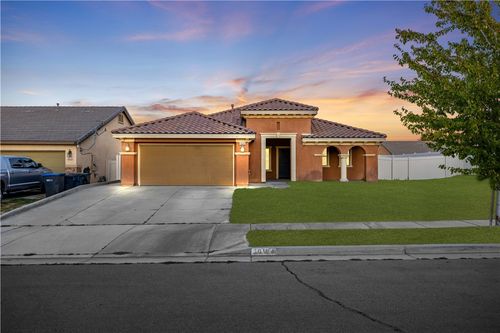 1016 Canyon Dr W, Tehachapi, CA, 93561-9471 | Card Image